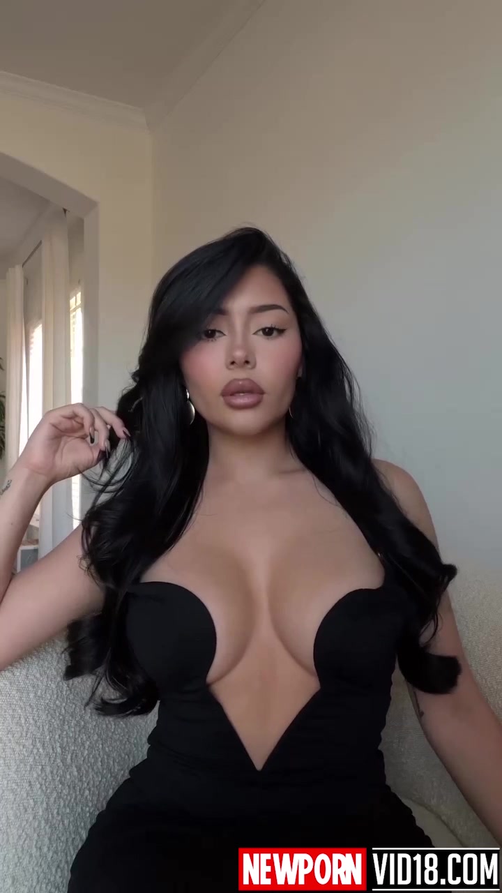 Daisy Marquez leaked video showing off her big breasts!!!