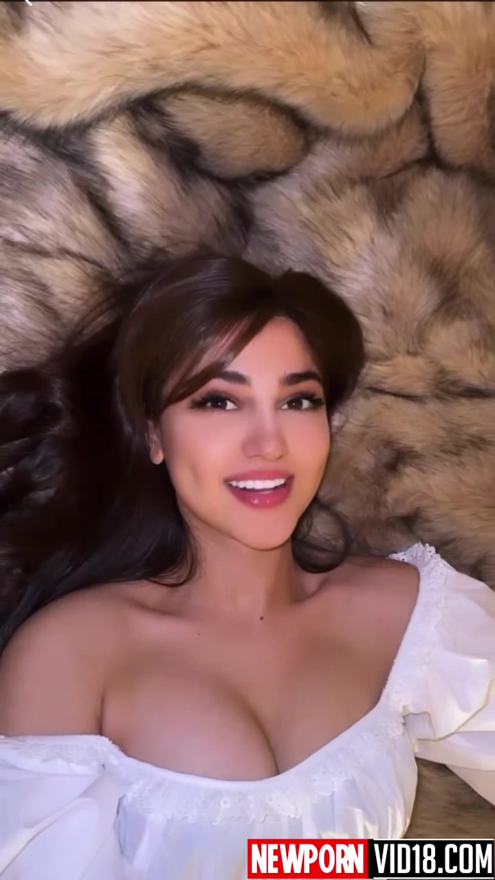 Diva Flawless – beautiful angel showing off her big breasts!!!