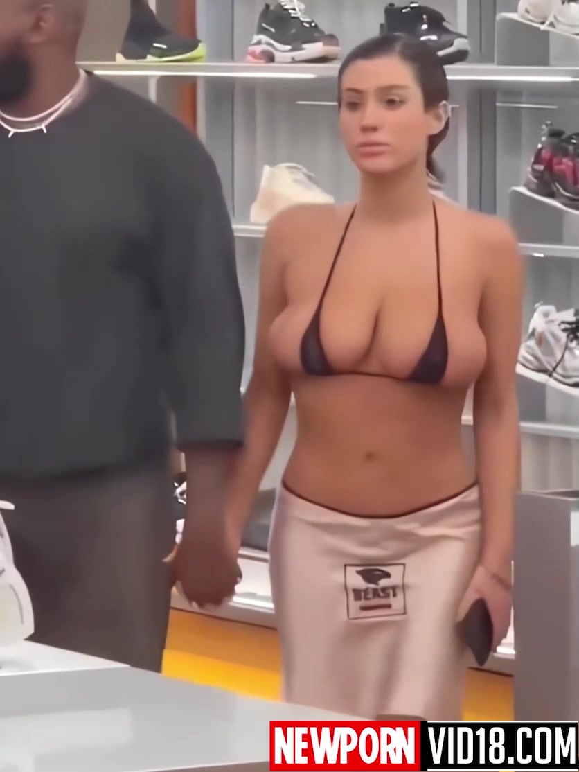 Bianca Censori leaked video showing off her big breasts!!!