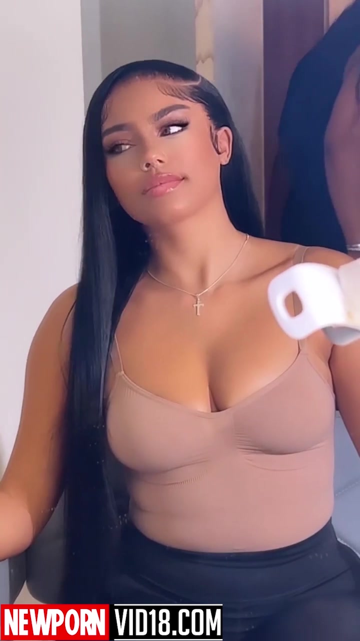 Tennessee Thresher leaked video showing off her big breasts!!!