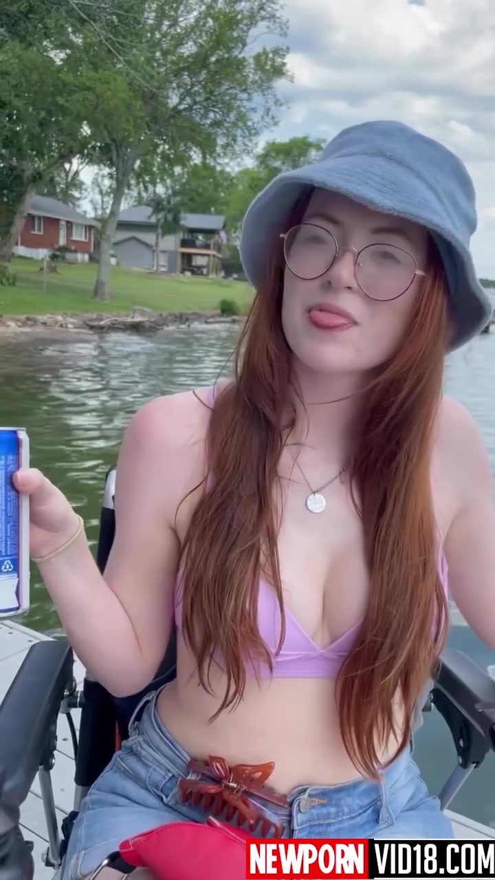 Fiona Cauley leaked video showing off her big breasts!!!