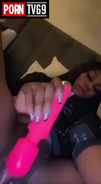 Sheila Thompson’s leaked nude masturbation video is viral!!!