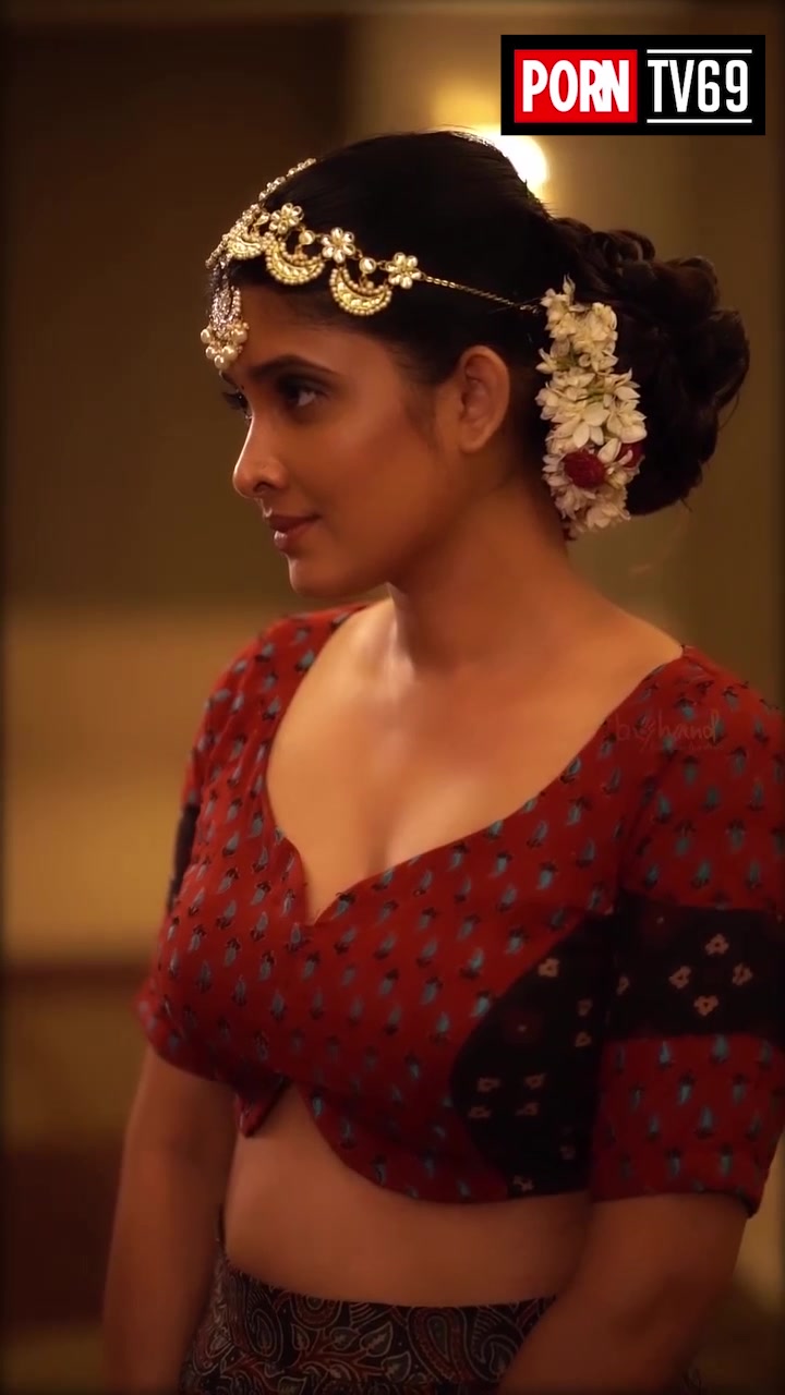 Divya Prabha’s video shows off her sexy body!!!