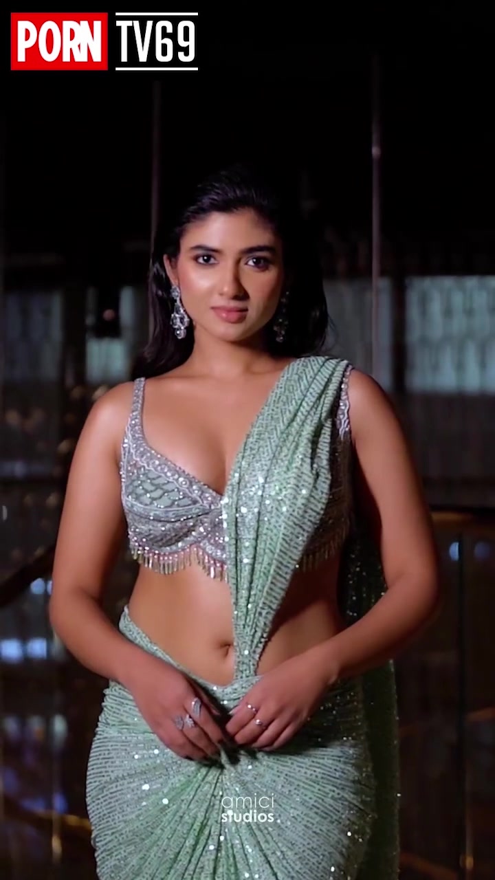 Pragya Nagra / Pragyanagra nude showing off her big breasts!!!