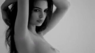 Emily Ratajkowski’s nude video shows off her body!!!