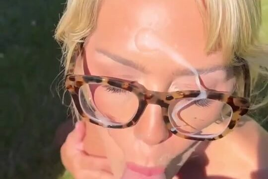 Savvy Suxx Onlyfans sex tape with boyfriend in public garden!!!