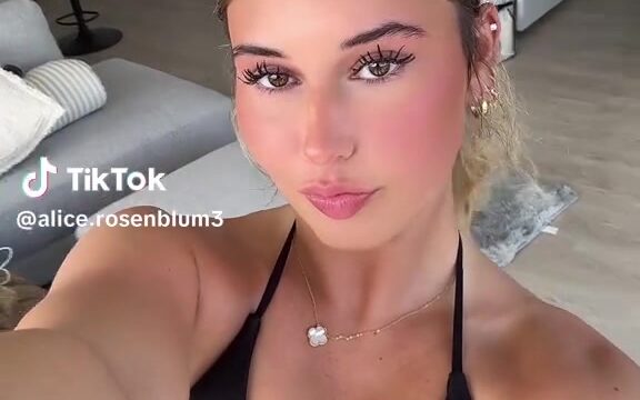 Alice Rosenblum Onlyfans video showing off her big boobs!!!