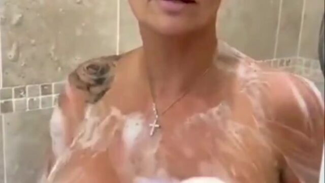Kerry Katona Onlyfans nude bathing video is hot viral!!!
