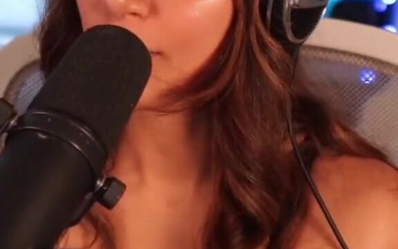 Denims Onlyfans Showing Off Her Big Breasts On Live Stream