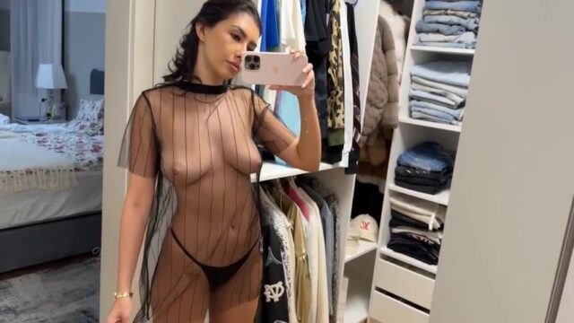 Sophie Rayne Aka Sophierayne Nude Showing Off Huge Breasts